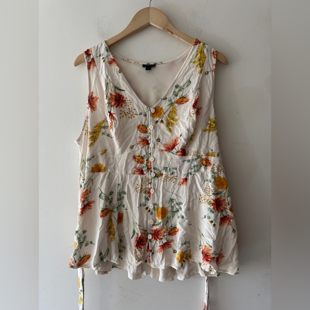 Torrid White Floral Adorable Spring Button Up Blouse with Tie Back Waist Detail